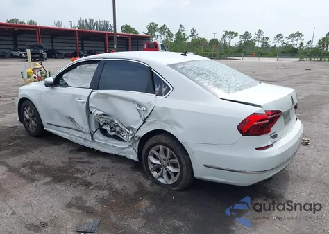 2017 Volkswagen Passat 1.8T S из США, поврежденный, VIN 1VWAT7A38HC085593